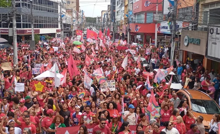 MANIFESTAÇÃO DE APOIO À REELEIÇÃO DE LULA LEVA MILHARES AO CENTRO DE ITABUNA